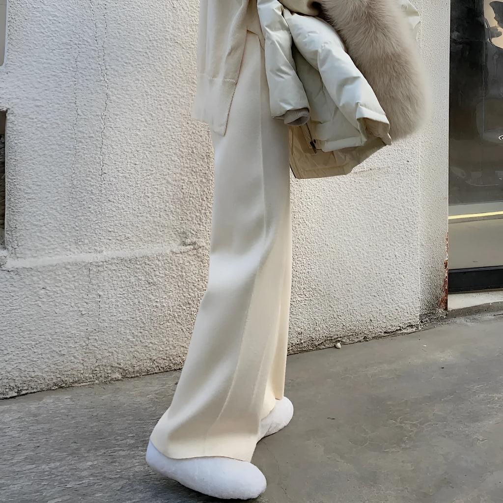 Women's high-waisted knitted wide-leg trousers in straight-leg design for winter wear