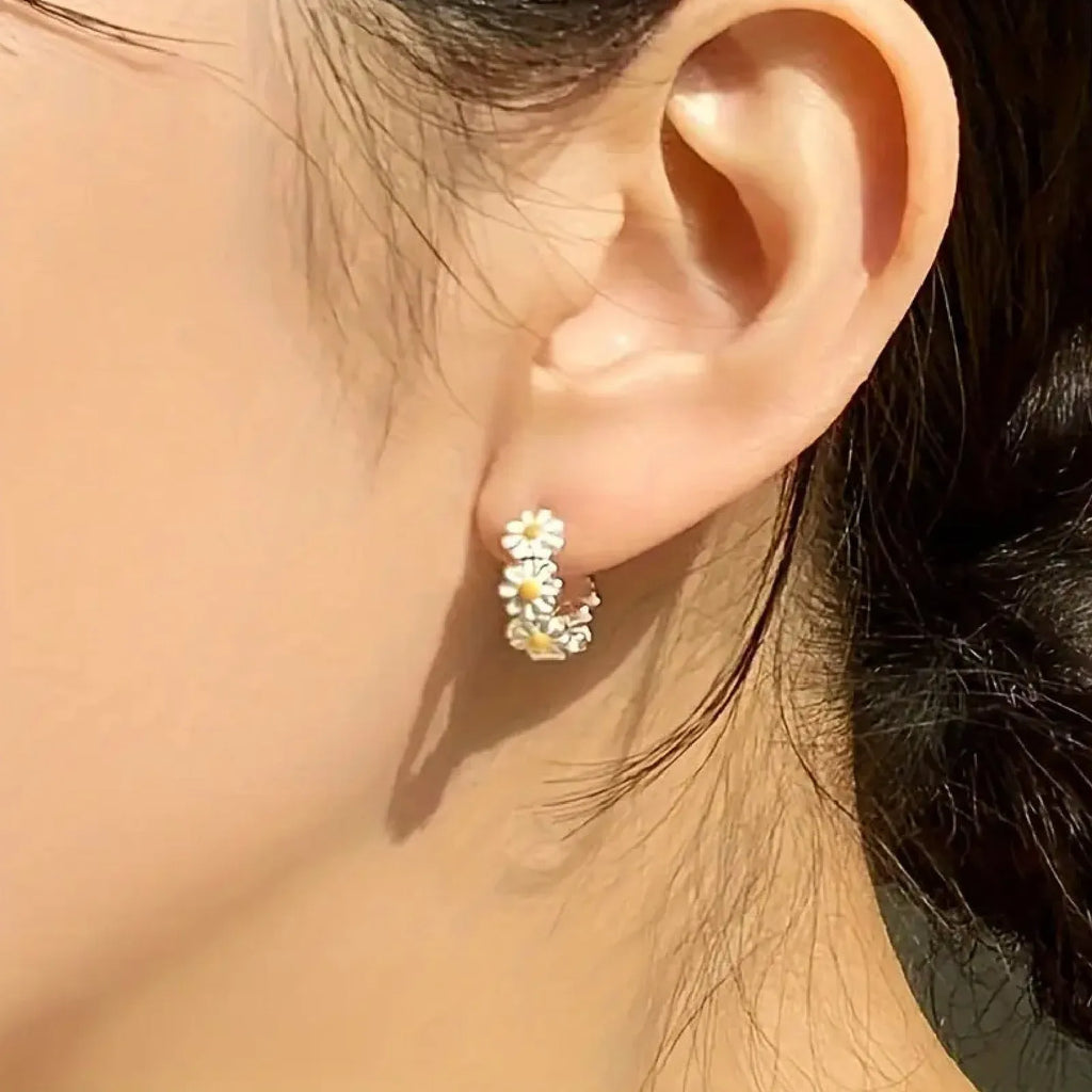 White fashion daisy flower ring earrings with electroplated copper construction and gem details