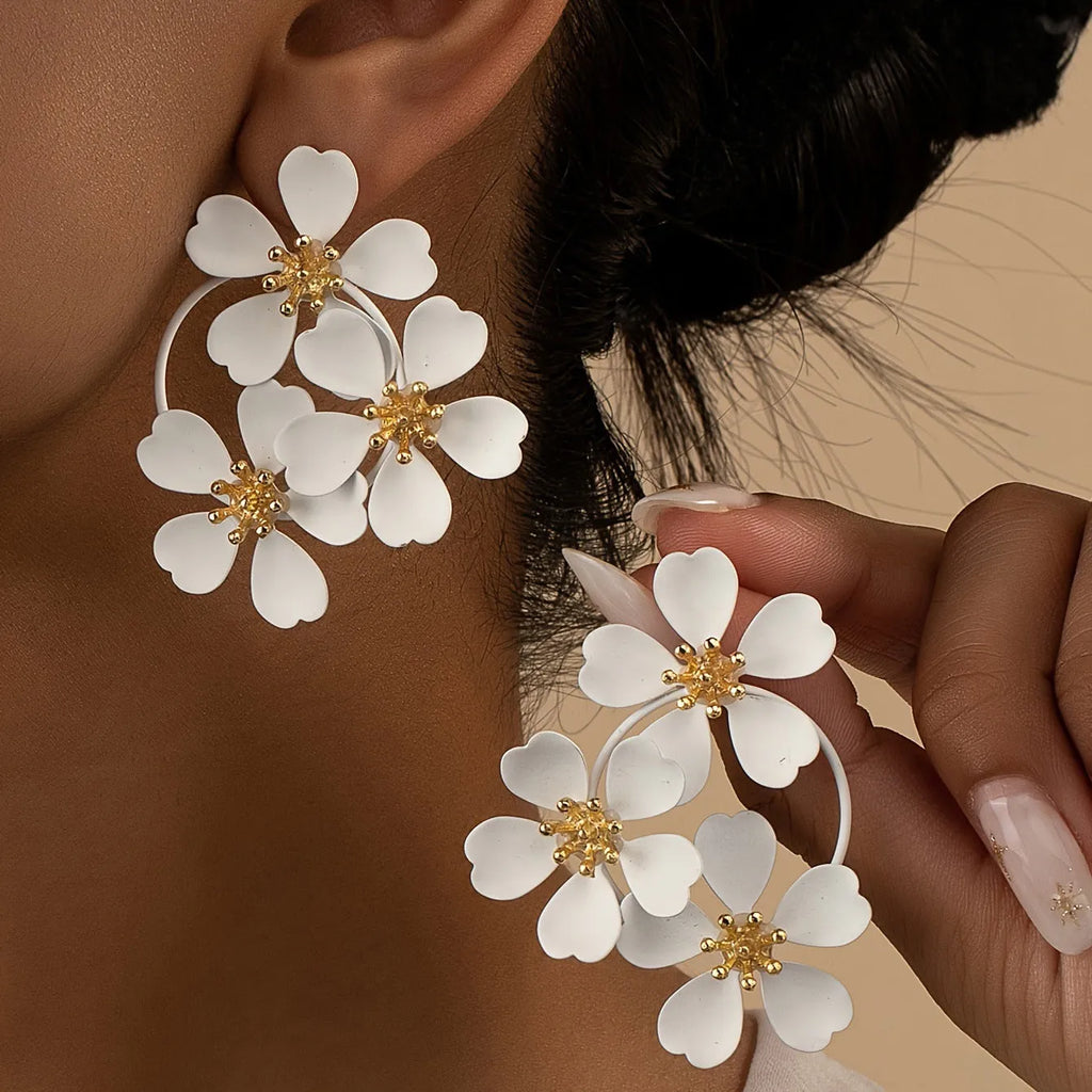 Retro flower-shaped iron earrings for women in black or white with baking varnish finish.