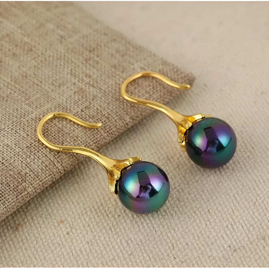 A pair of retro-style gold-coloured fashion earrings for women, made from lightweight alloy.