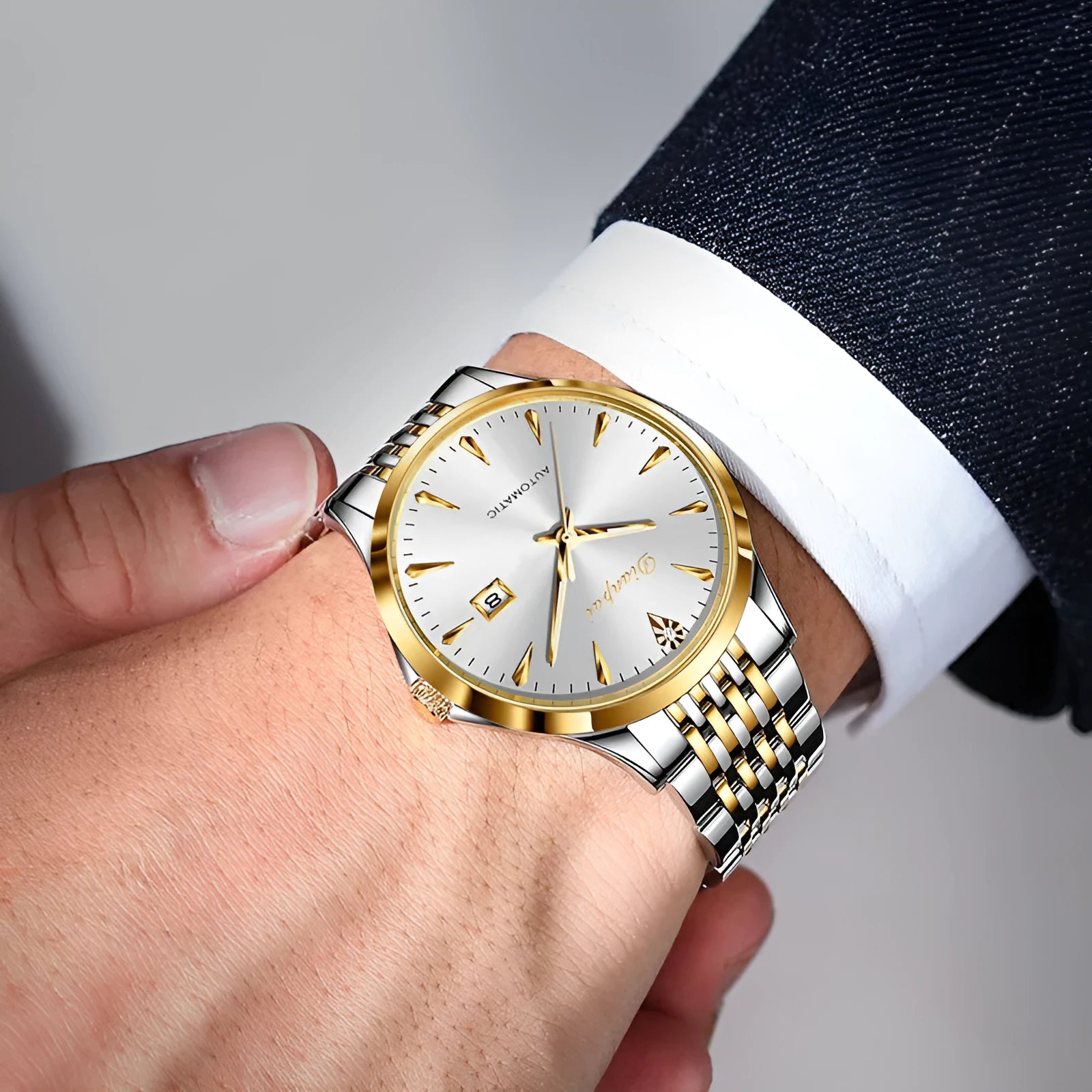 Men's simple dial automatic watch with stainless steel strap and mineral glass crystal.