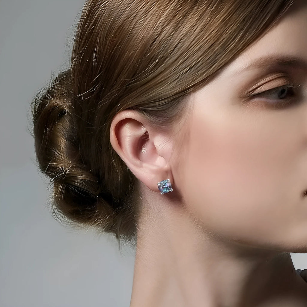 Simple geometric round ear studs with a cultivated Alexander stone in 925 silver.