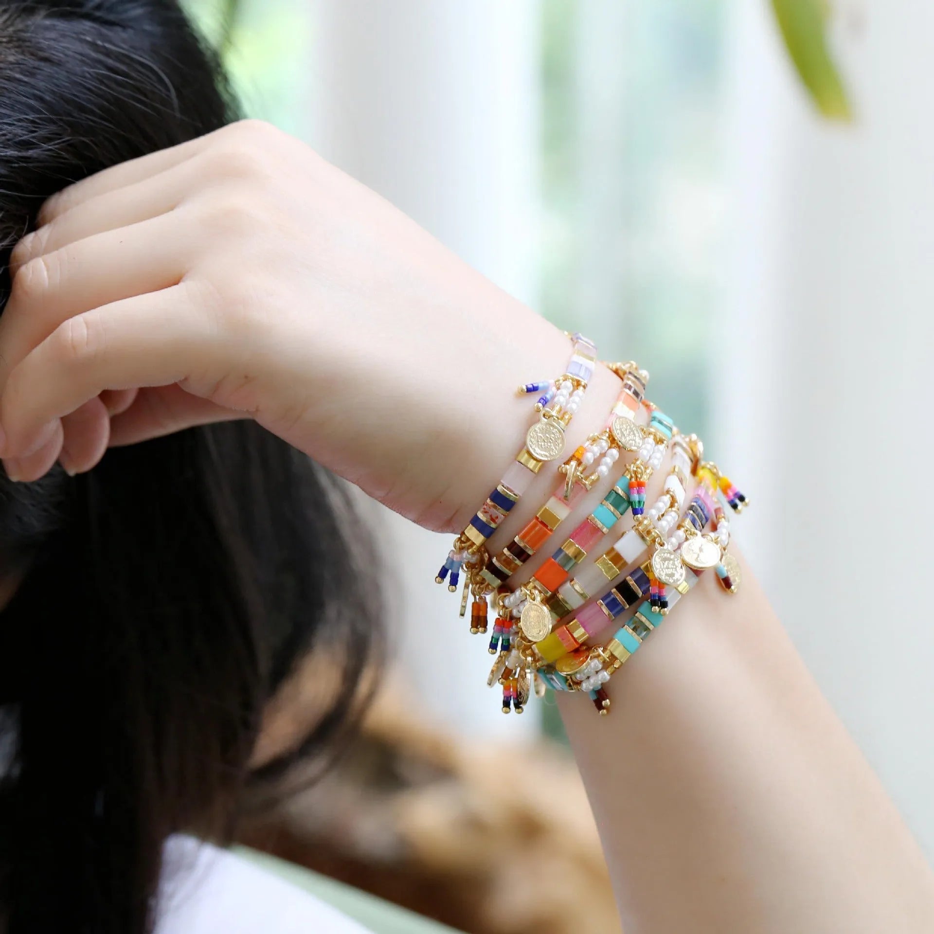 Women's handmade bracelet with imitation pearls and coloured glass beads in European and American jewellery style