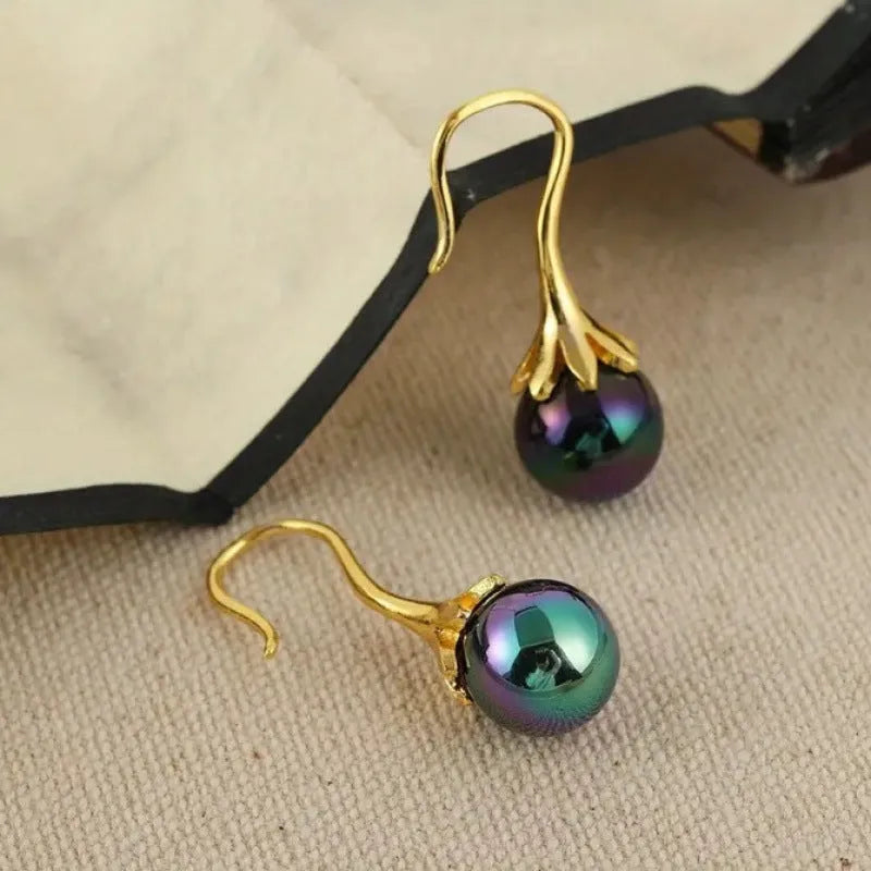 A pair of retro-style gold-coloured fashion earrings for women, made from lightweight alloy.