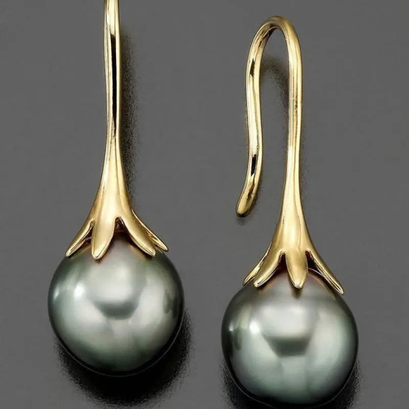A pair of retro-style gold-coloured fashion earrings for women, made from lightweight alloy.