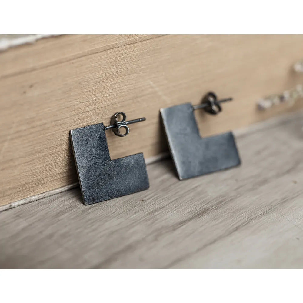 925 sterling silver geometry square earrings with oxidation black finish, 16mm minimalist design