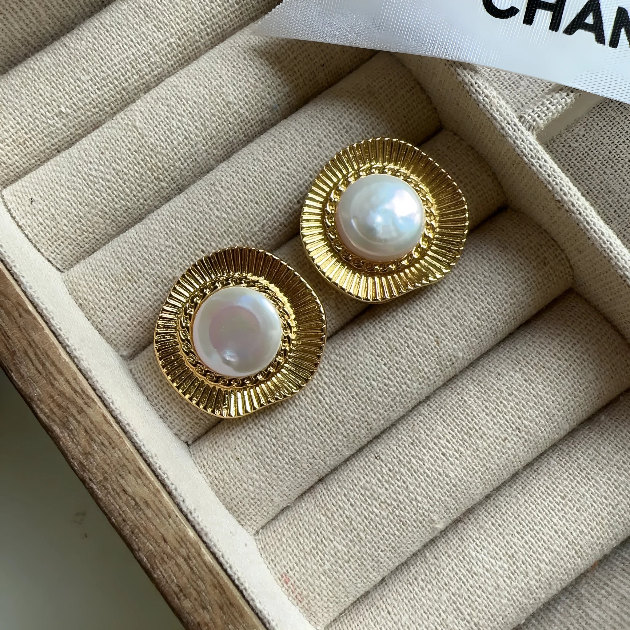 Round gold French retro earrings for women with electroplated finish