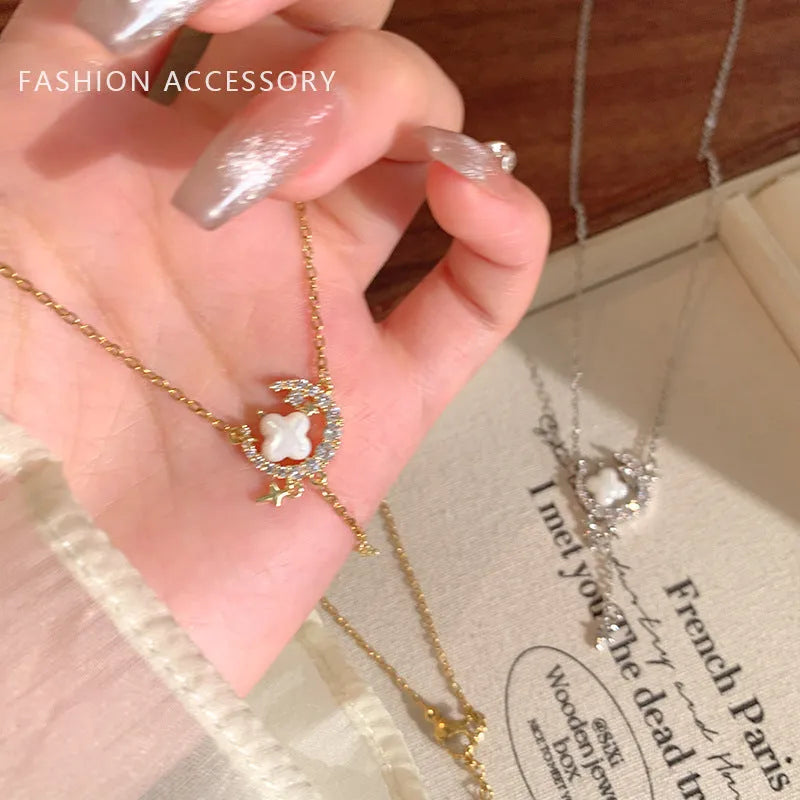 Women's star moon zirconium necklace with adjustable chain in gold or silver finish