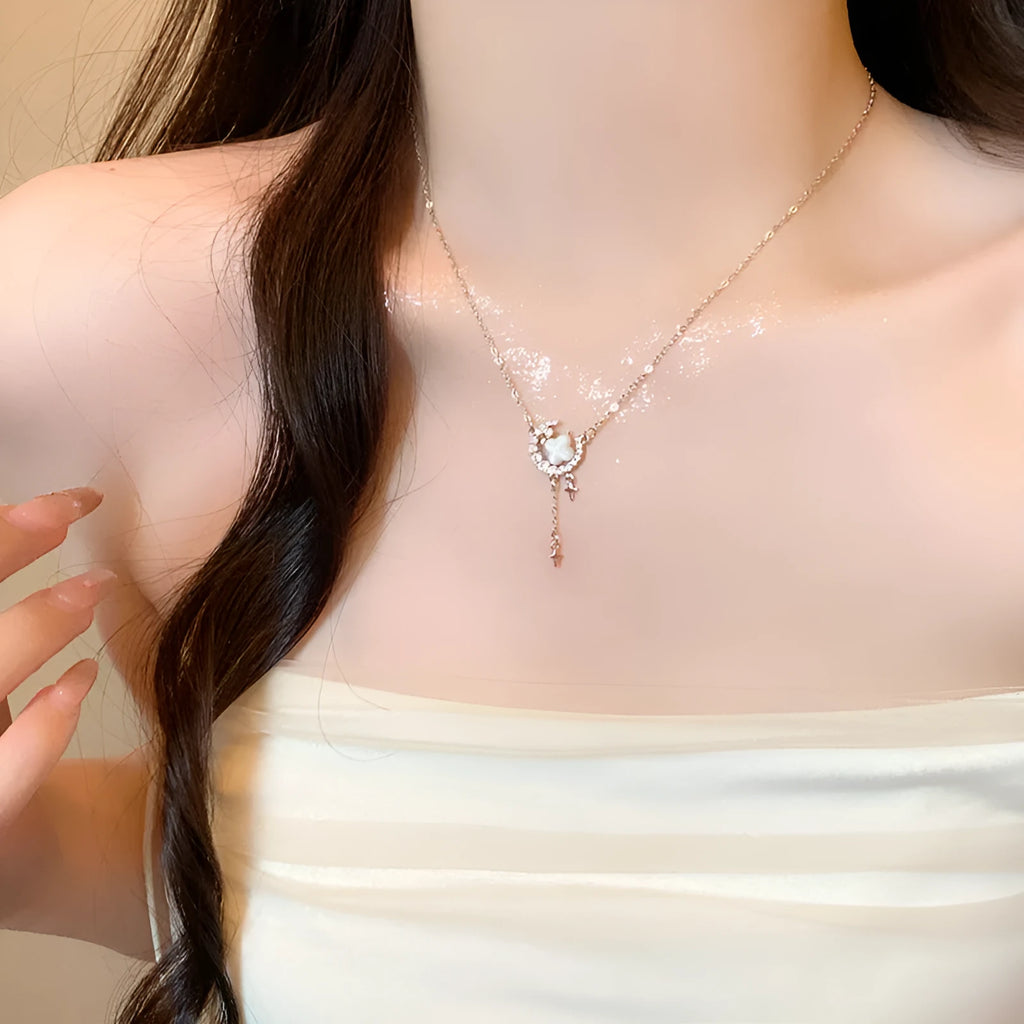 Women's star moon zirconium necklace with adjustable chain in gold or silver finish