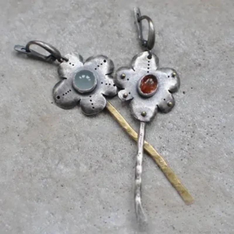 Retro two-tone geometric flower earrings with asymmetric design