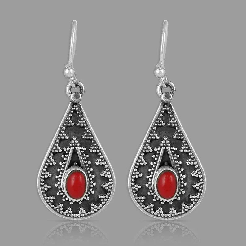 Silver-coloured water drop earrings with a red pine gemstone in a retro European style.