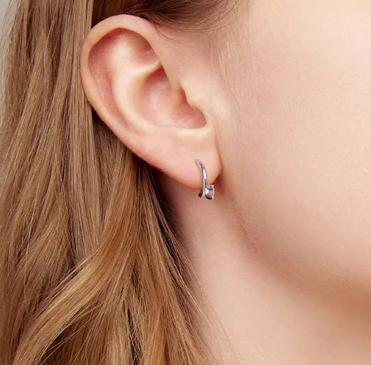Heart shape love ear clip in 925 silver with polished finish and interwoven design for women