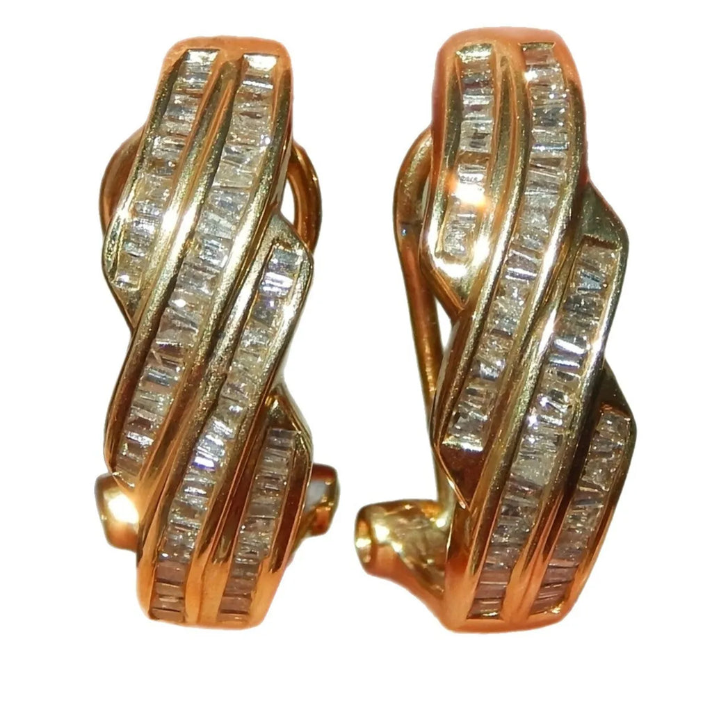 Geometric round gold-coloured copper earrings for unisex fashion wear.
