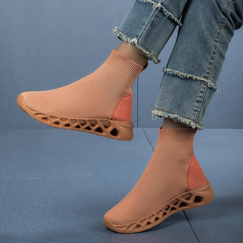 Women's low-top casual mesh slipper in black with flat heel and round toe.