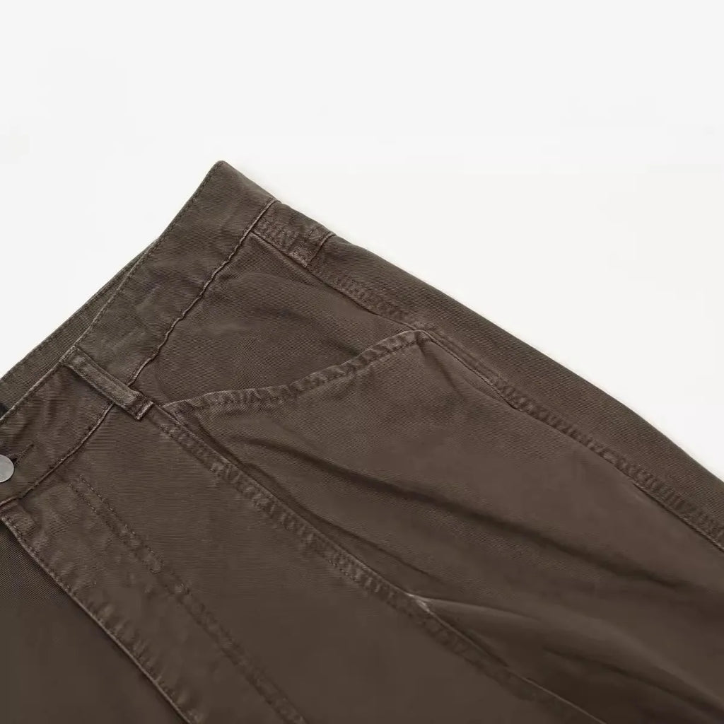 Men's loose straight-leg cotton trousers in brown colour with high waist and zip fly closure