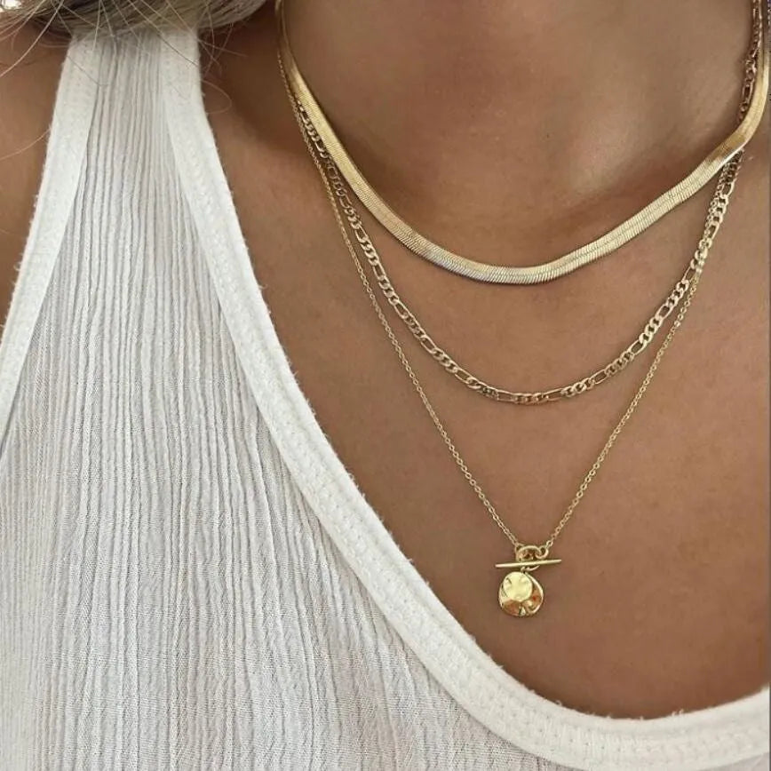 Retro multi-layer snake chain necklace in zinc alloy, available in two or three layers, unisex casual style