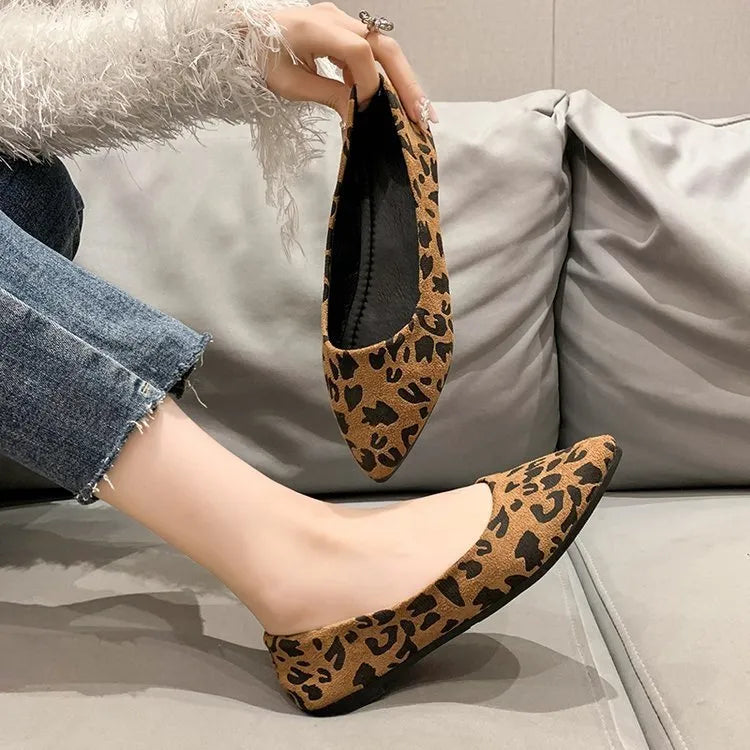Women's leopard print flat pumps with pointed toe and cotton canvas upper on rubber sole