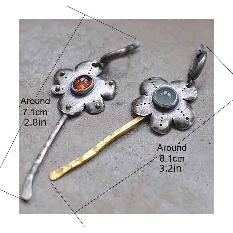 Retro two-tone geometric flower earrings with asymmetric design