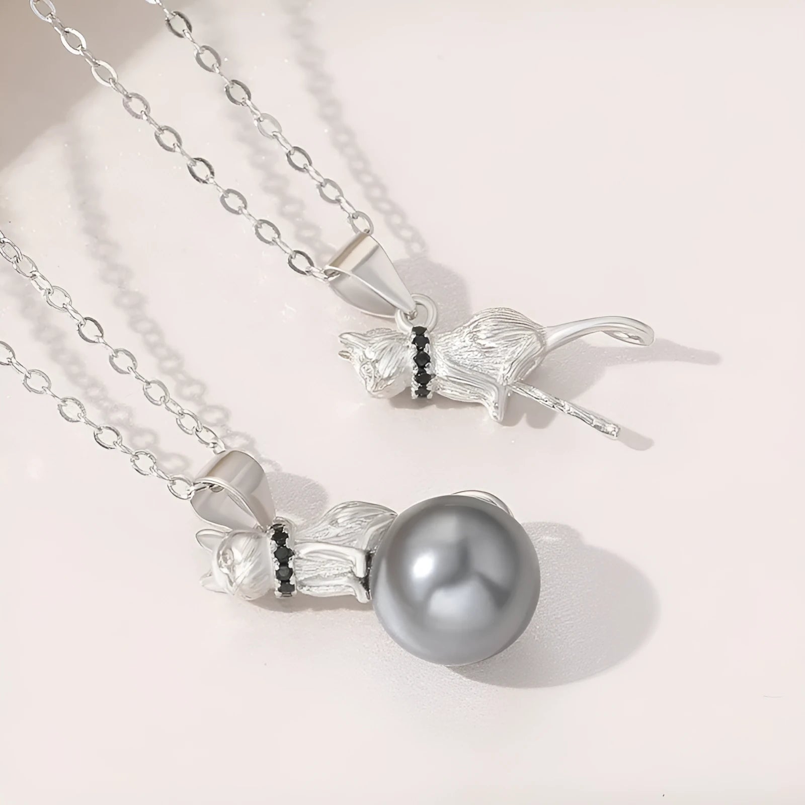 925 sterling silver cat pendant necklace with elegant feline design on clavicle-length chain