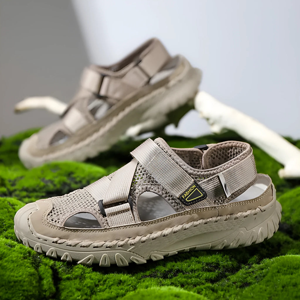 Men's casual sandals with genuine leather upper and mesh lining in elastic band style