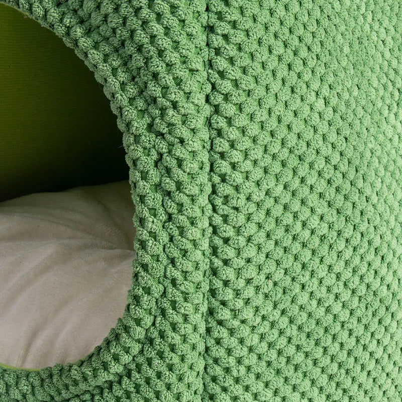 Cactus-shaped enclosed pet bed for cats and small dogs in dark green colour