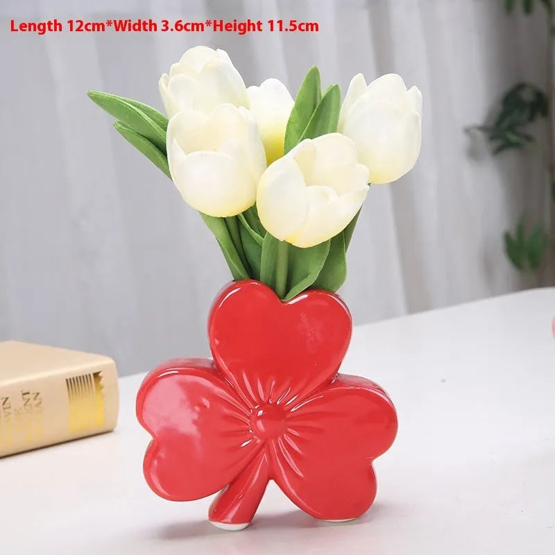 Clover ceramic desktop vase in European style with white porcelain construction