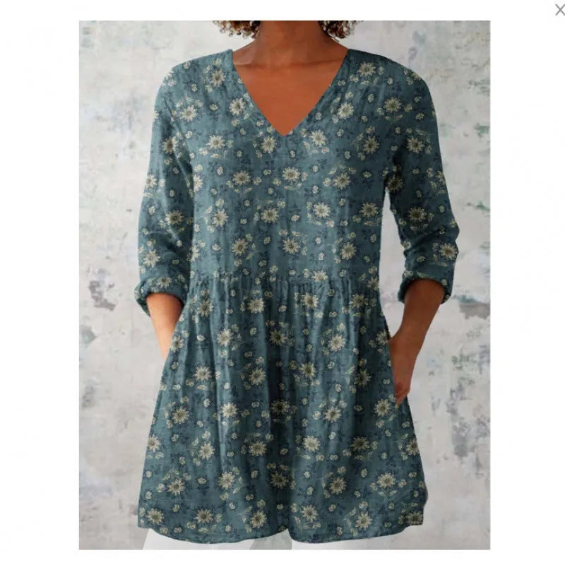 Women's loose printed dress with wave pattern, wide waist, and three-quarter sleeves.