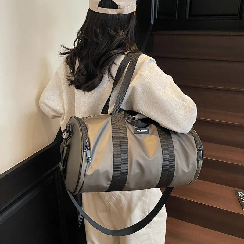Waterproof Oxford cloth sports handbag in black, lightweight unisex travel bag with solid colour finish