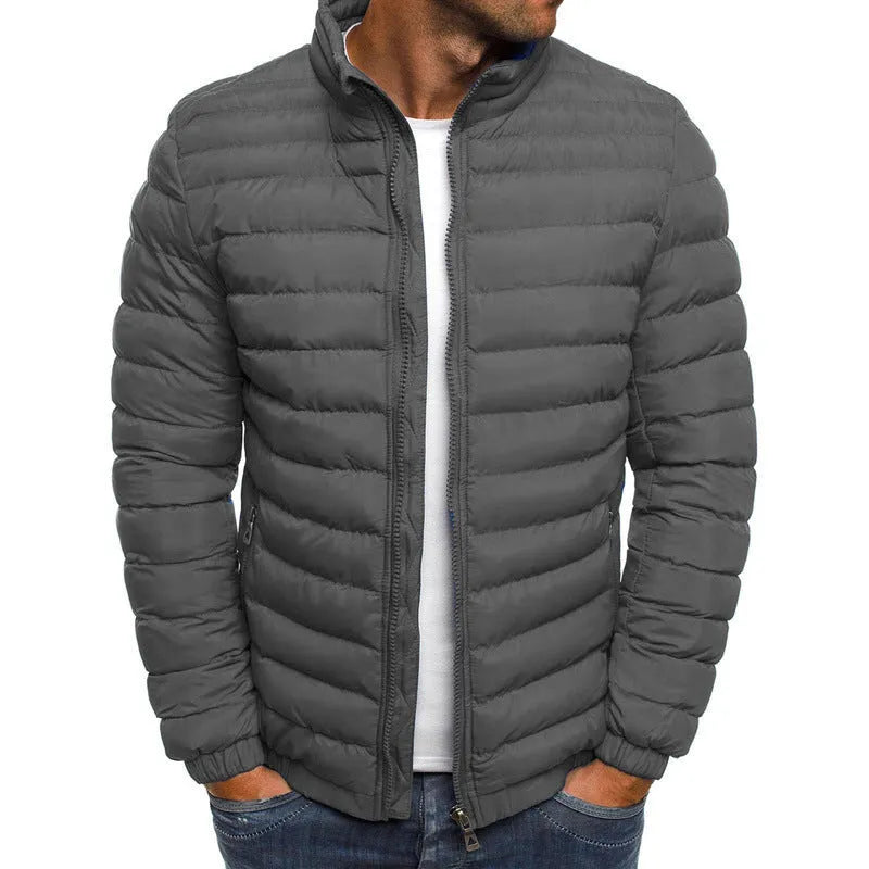 Men's thickened polyester padded jacket with zip pockets and long sleeves in a solid colour, loose fit winter overcoat