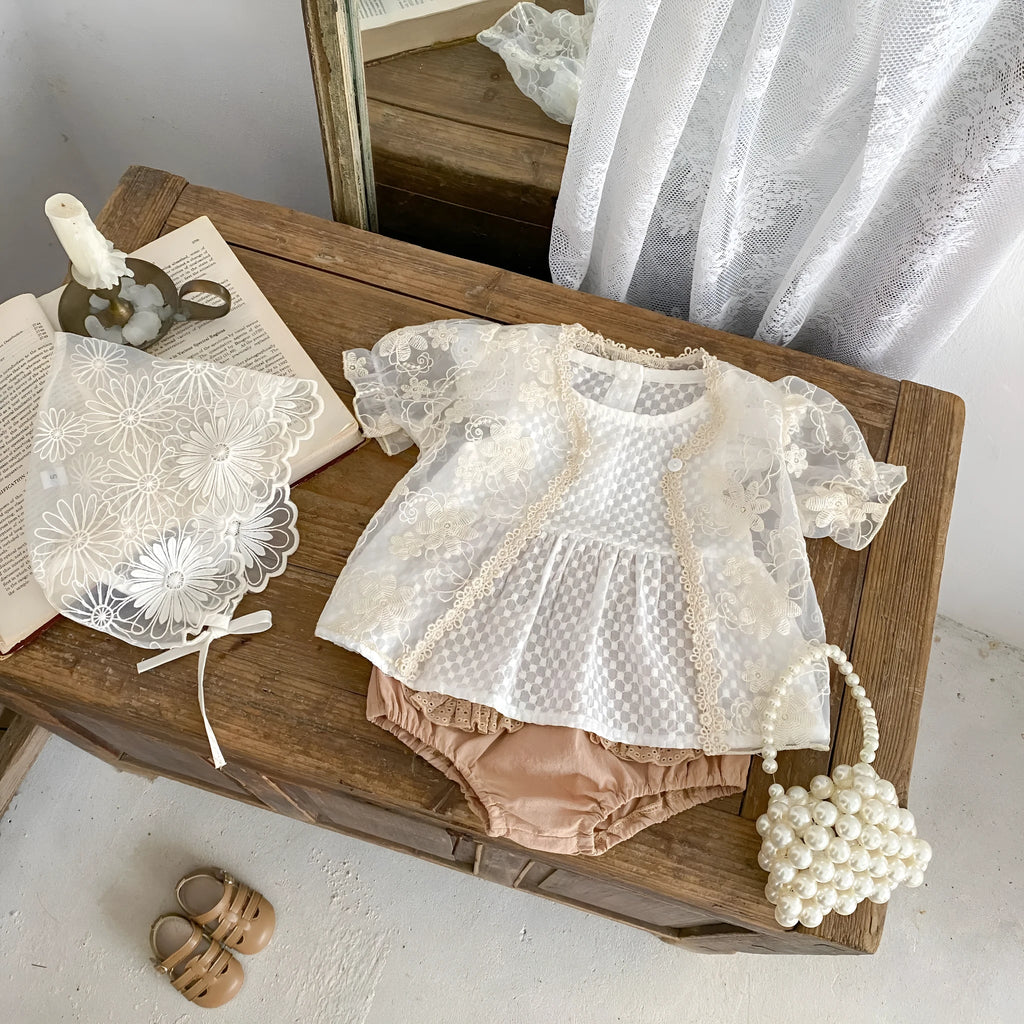 Baby girl creamy-white cotton top and shorts two-piece summer set with short sleeves and lace details