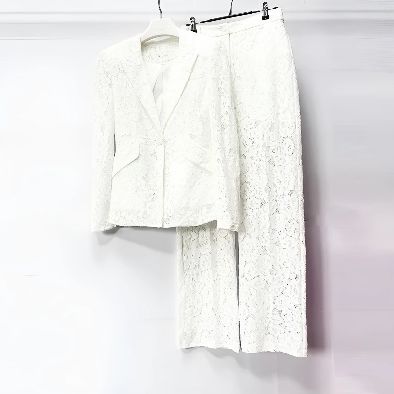 Women's solid colour polyester two-piece suit with long-sleeve button top and slim-fit straight-leg trousers in black and white