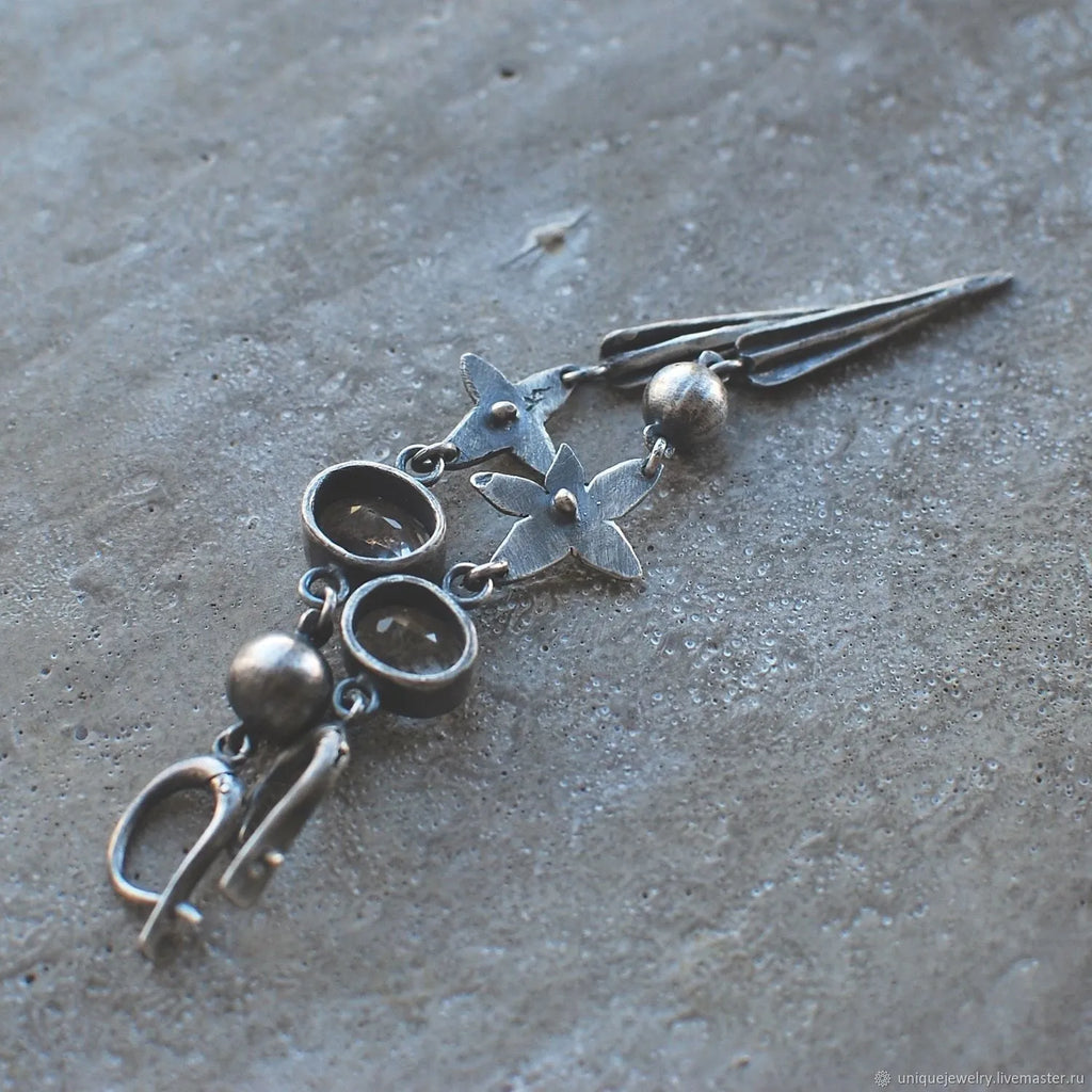Geometric ancient silver-plated long rhinestone earrings with Xingx pendant