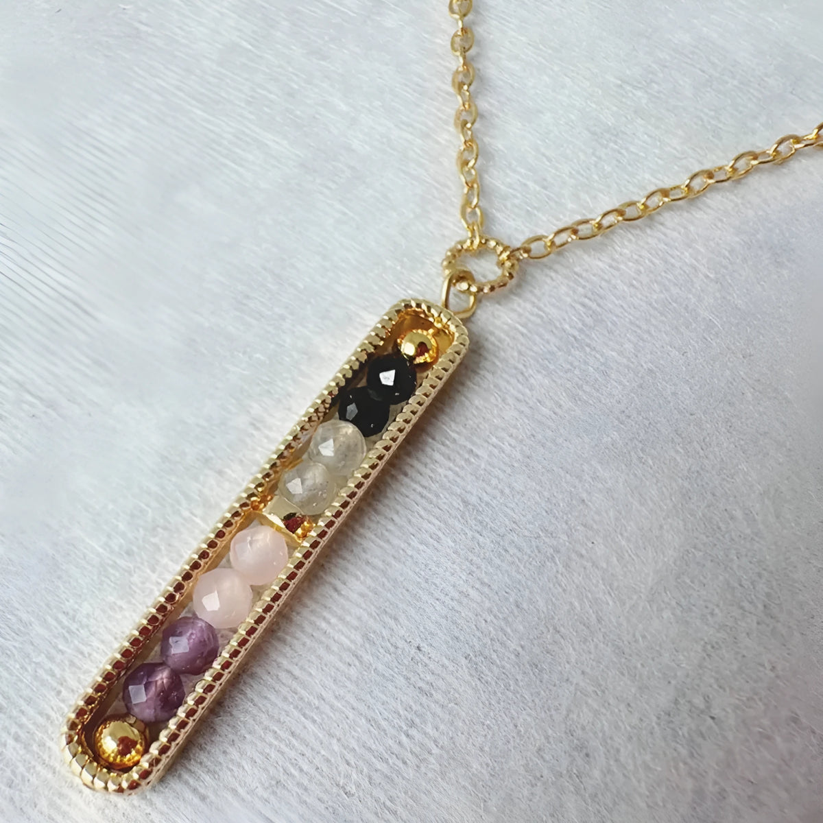 Transparent heart-shaped pendant necklace with alloy O-shaped chain, 41-50cm circumference, for women