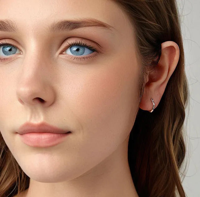 Geometric 925 sterling silver ear clip for women with polished finish and ellipse shape