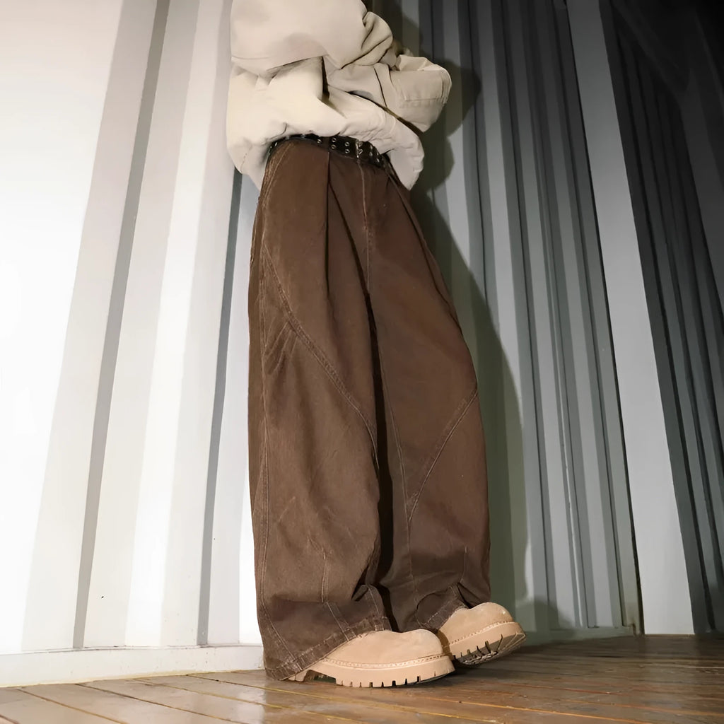 Men's pleated straight-leg trousers in stripe pattern with elastic waistband