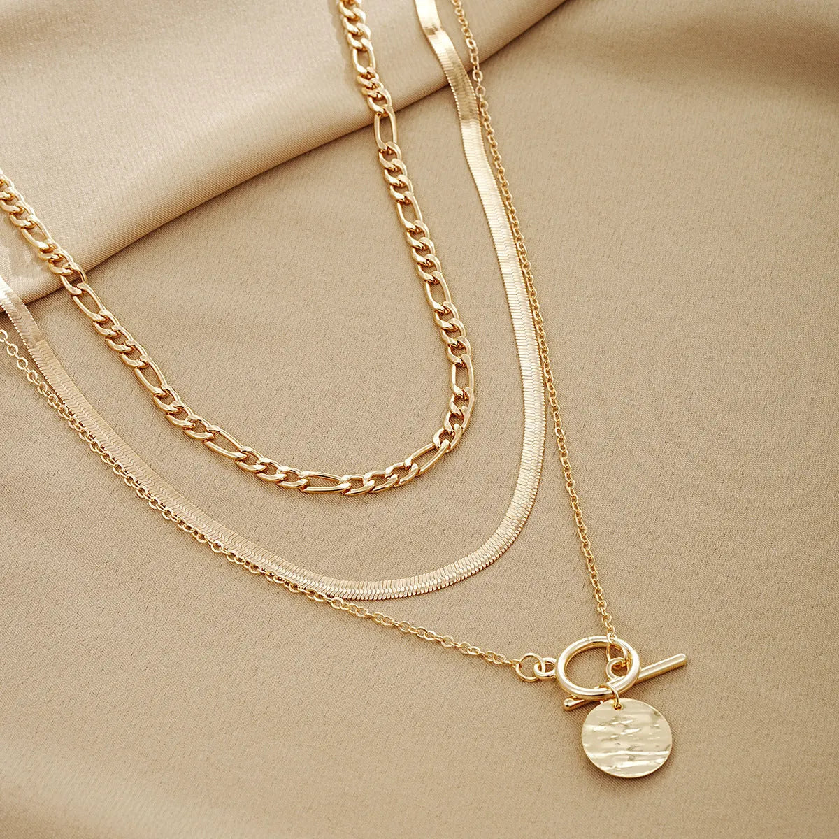Retro multi-layer snake chain necklace in zinc alloy, available in two or three layers, unisex casual style