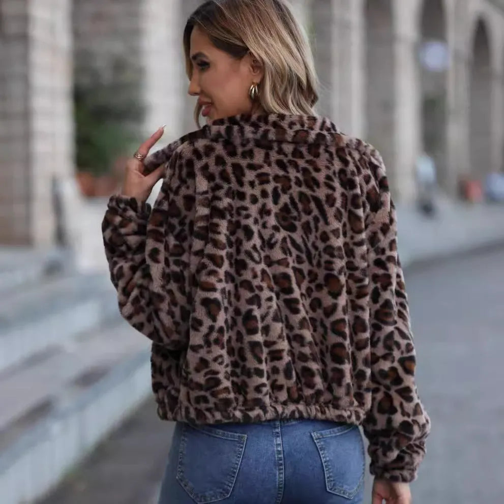 Women's loose-fitting leopard print plush coat with a front zipper and raglan sleeves.
