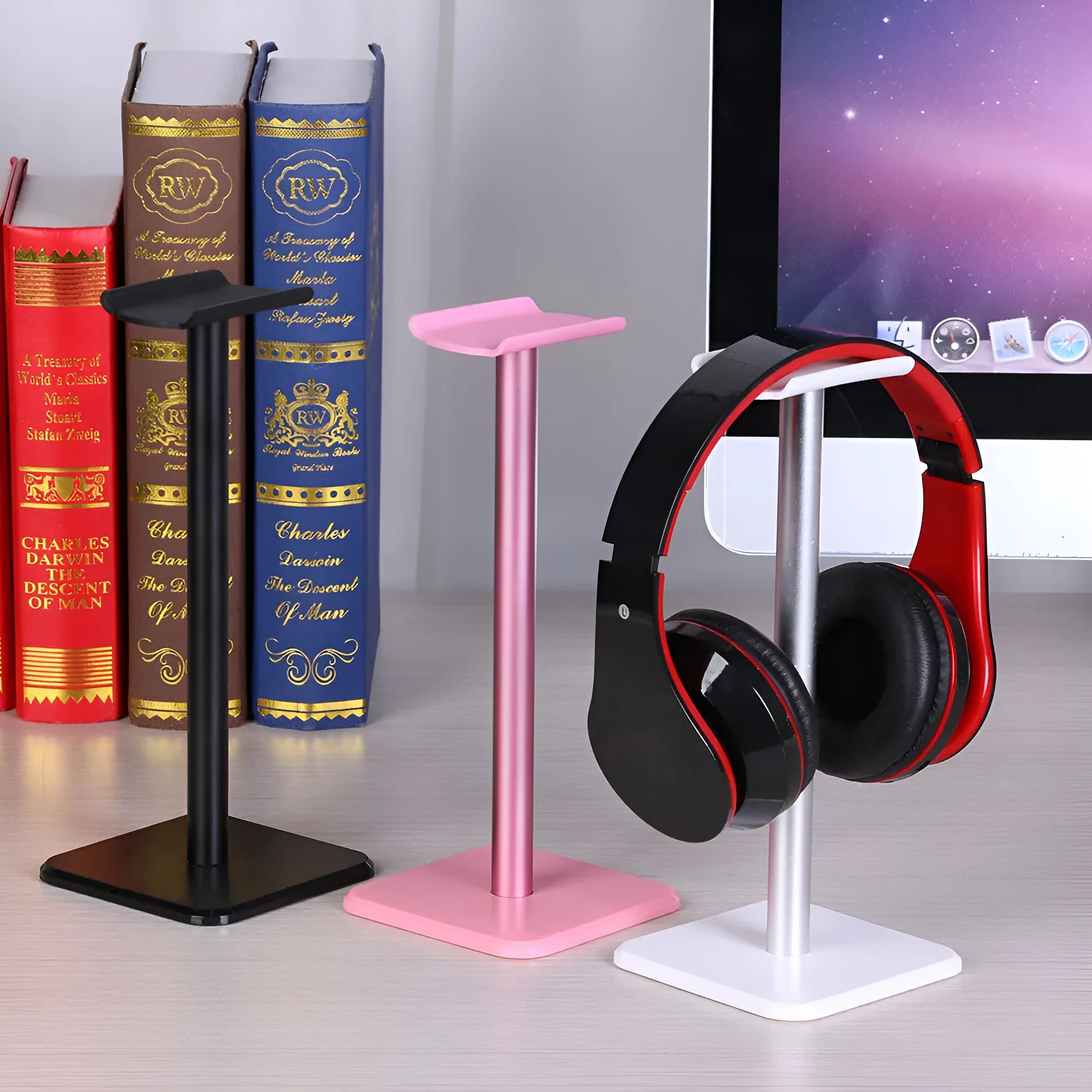 Detachable aluminium alloy headset hanger display shelf with elastic TPU rubber cradle, in white, on a desk