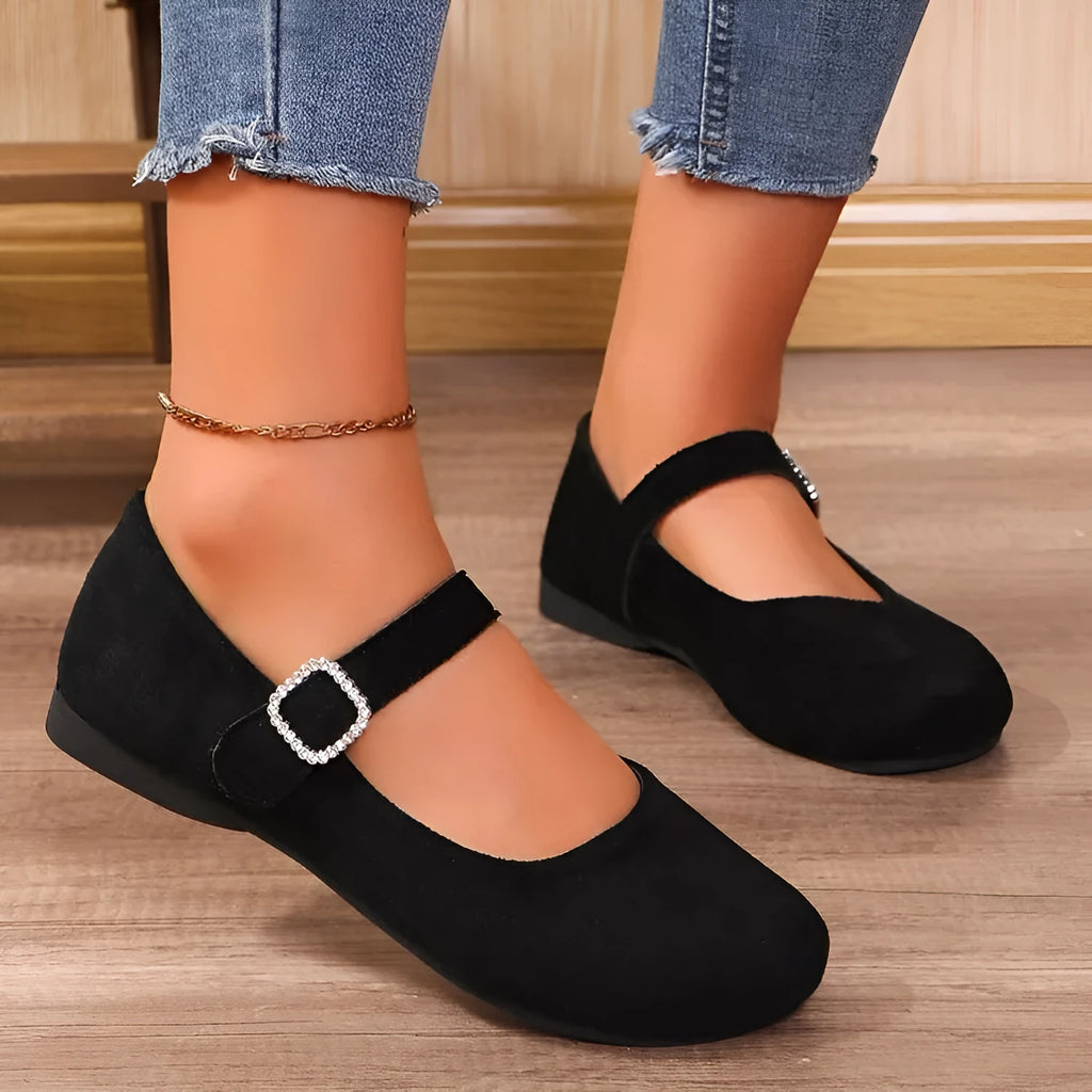 Women's black canvas fisherman shoes with rubber sole and flat profile