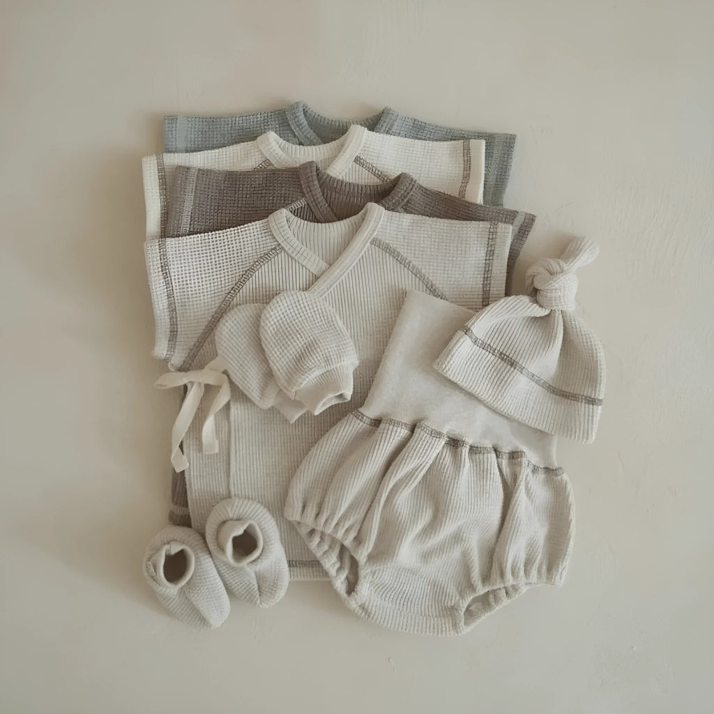 Baby waffle cotton two-piece suit with short-sleeve top and high-waist belly protection pants in neutral beige colour