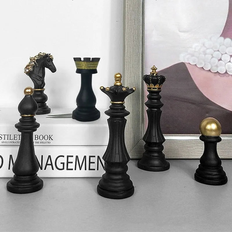 European-style creative chess resin ornaments in black and white with King Queen Warhorse designs
