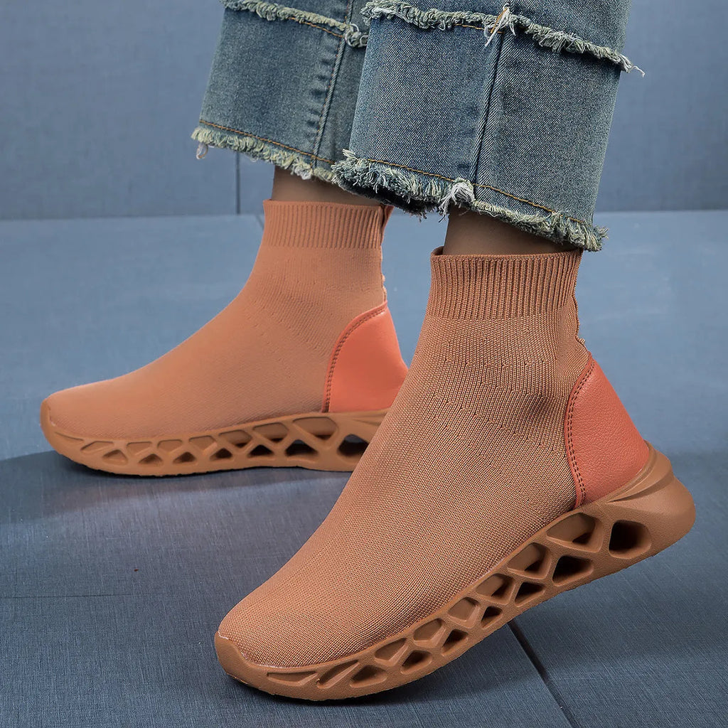 Women's low-top casual mesh slipper in black with flat heel and round toe.