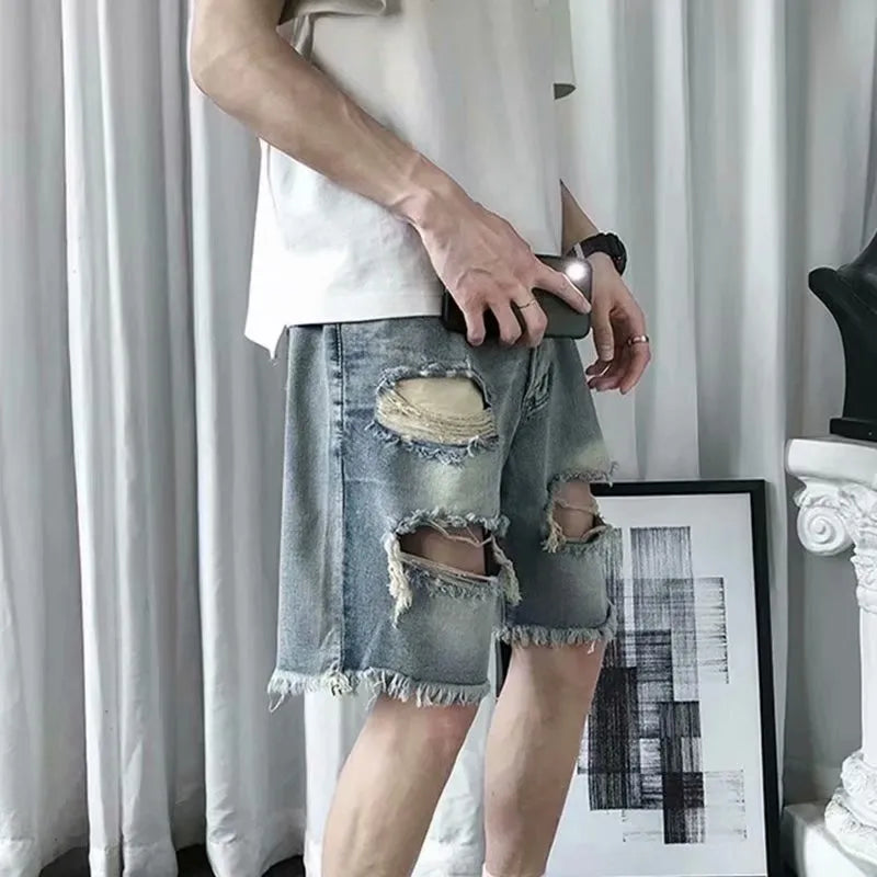 Men's thin ripped denim shorts in retro colour, mid-rise straight-leg Bermuda style with zipper fly