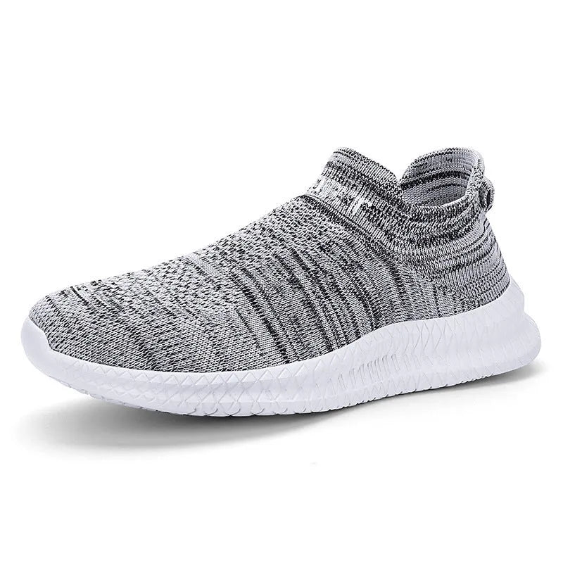 Men's low-top casual shoes with Flyknit upper in black, blue, grey or yellow with flat heel design