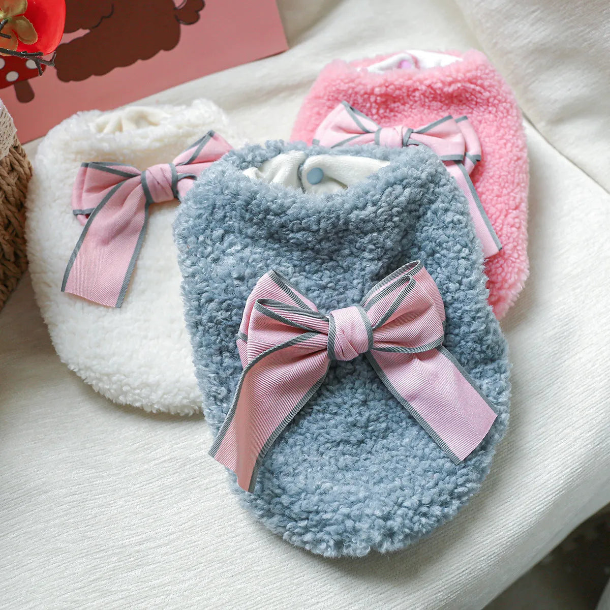 Bowknot polyester pet vest in blue, pink, or white, sizes XS to XL, chest 30-54cm