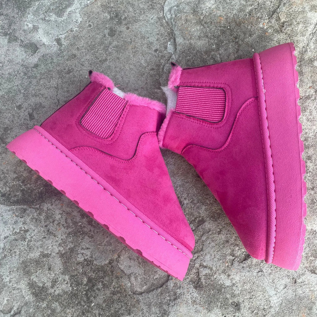 Women's winter snow boots in round toe style with thick rubber sole, cotton fabric upper, and velvet inner lining