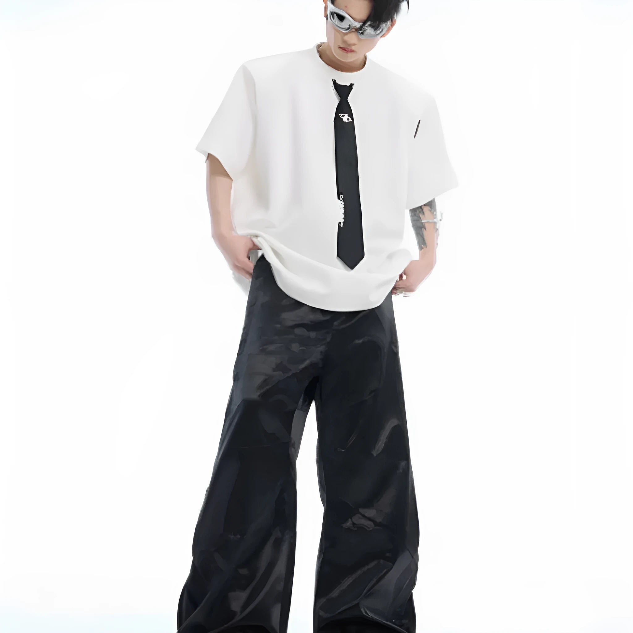Niche tie stitching short sleeve solid colour loose fit top with metal decoration, black, front view