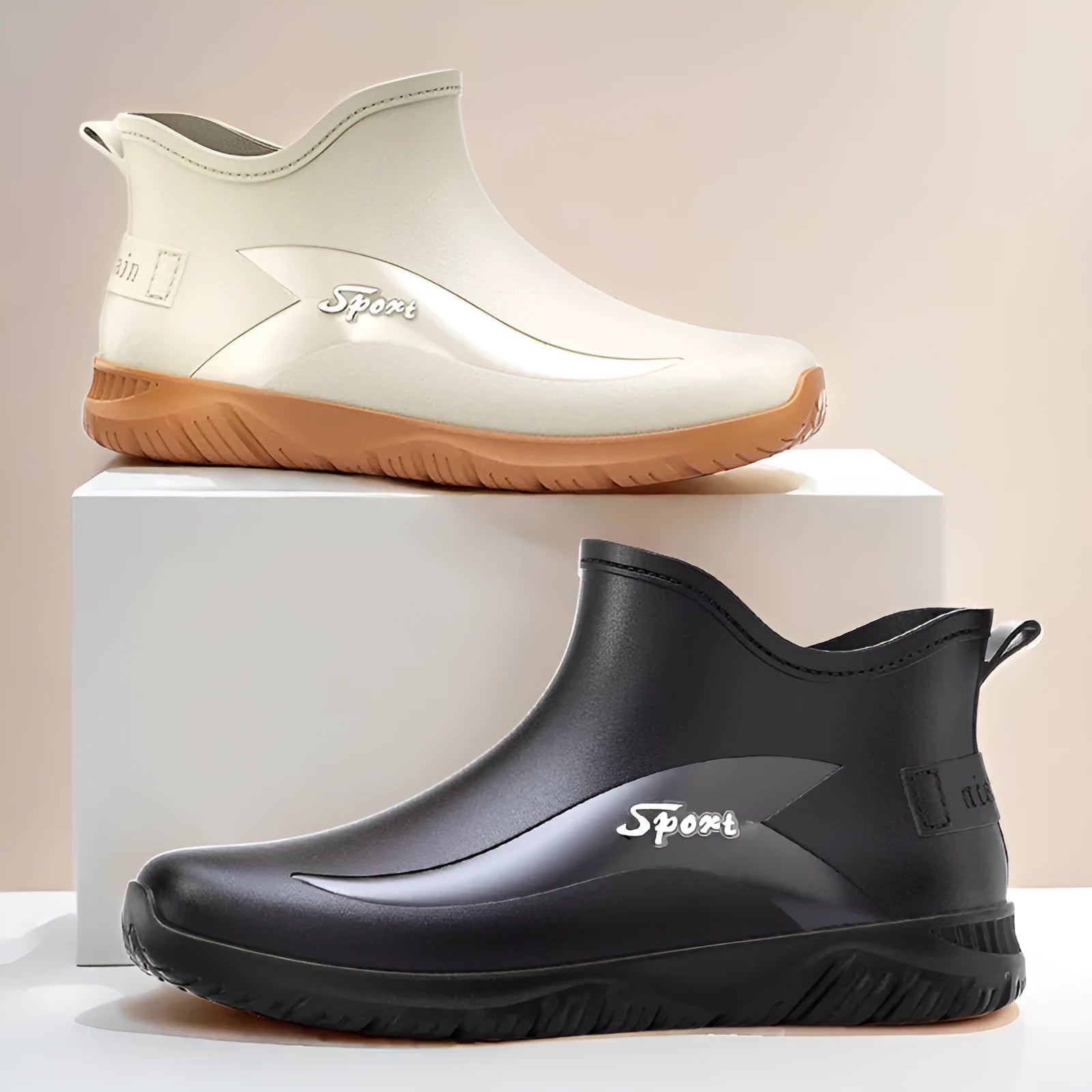 Men's short PVC rubber boots in beige with a flat heel and non-slip sole.