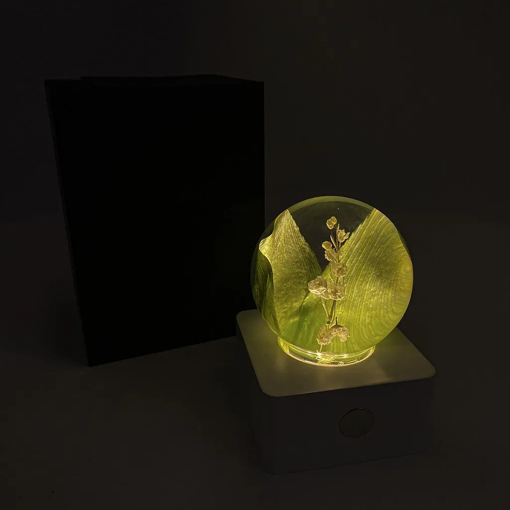 Small 8cm USB night light with a preserved dandelion and sunflower specimen inside, on a desktop.