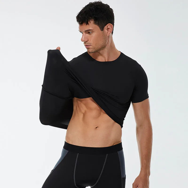 Men's solid colour quick drying polyester fitness shirt in short sleeve design